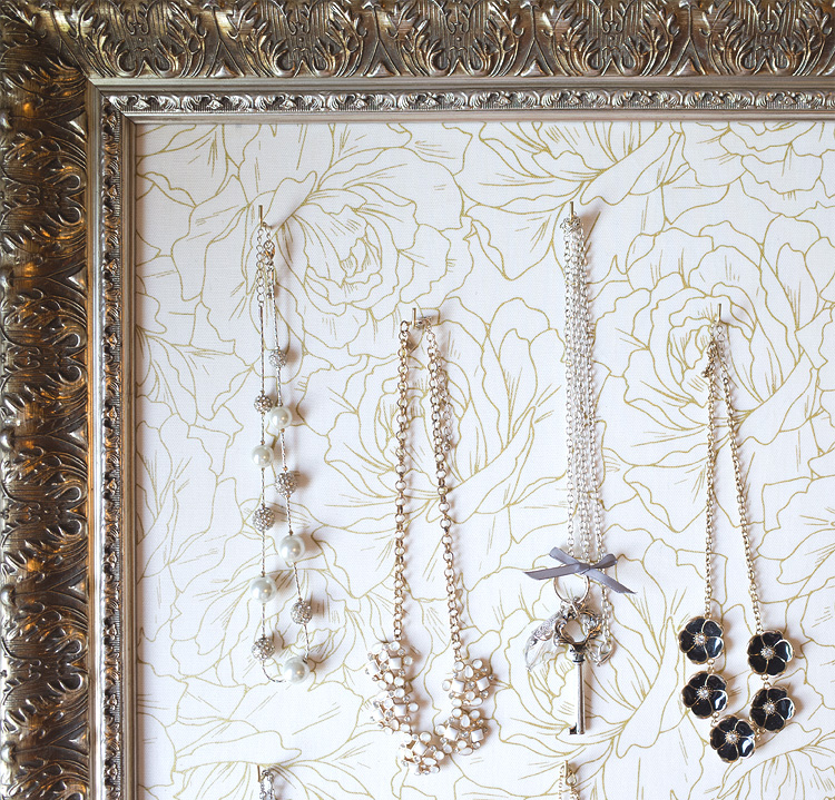 Organize your necklaces in a beautiful frame
