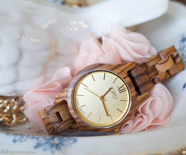 Jord Frankie 35 Wooden Watch @jordwoodwatches https://www.woodwatches.com/series/frankie-35/zebrawood-and-champagne/#hellofarmhouse